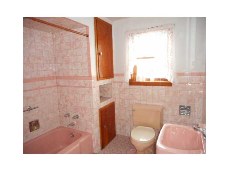 444 Royal Road Chestnut Ridge, PA 15422 - Photo 16 of 25 Full Bath.