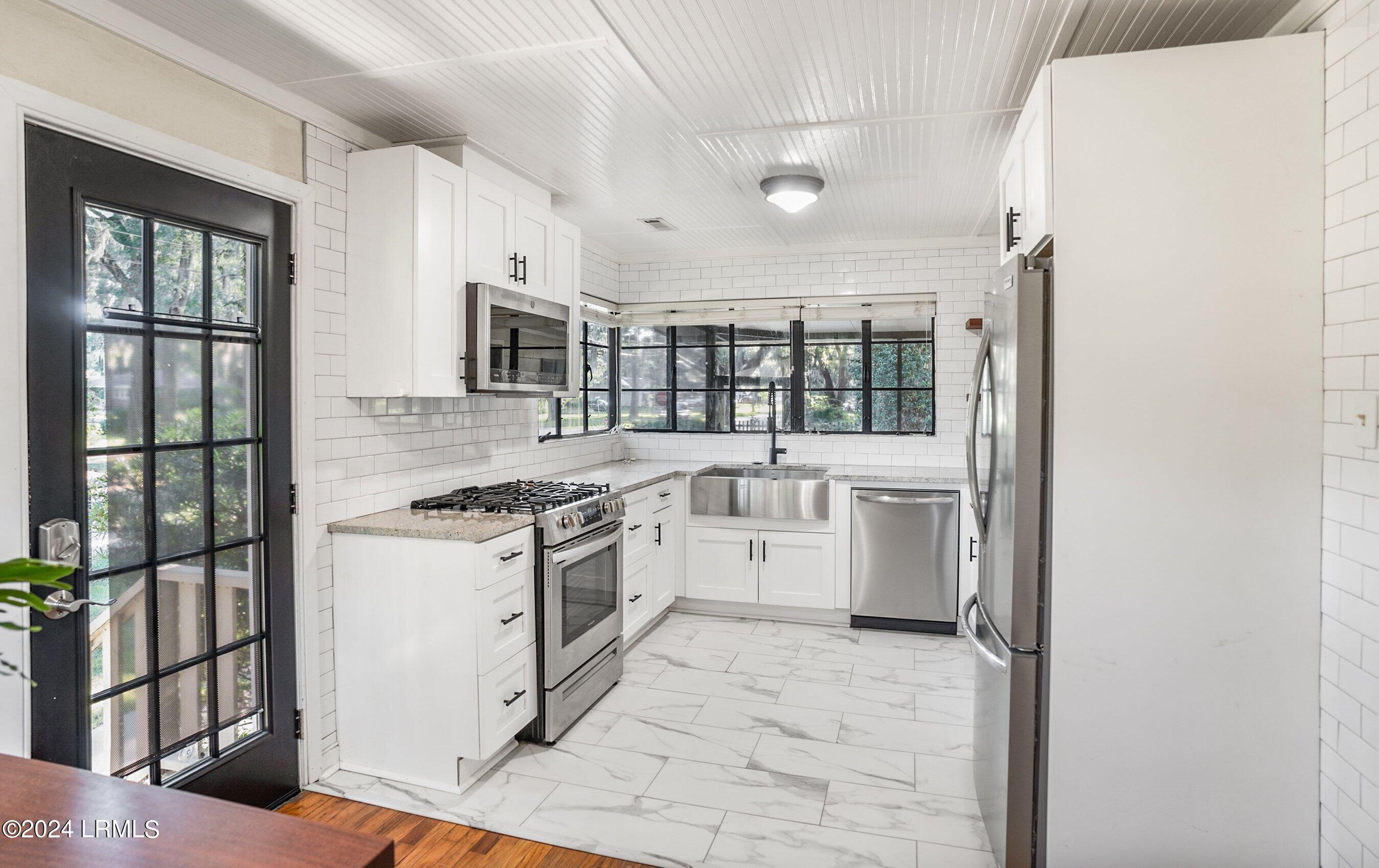 2800 Mossy Oaks Road Beaufort, SC 29902 - Photo 9 of 48 DSC02436-95-1.jpg-SMALL