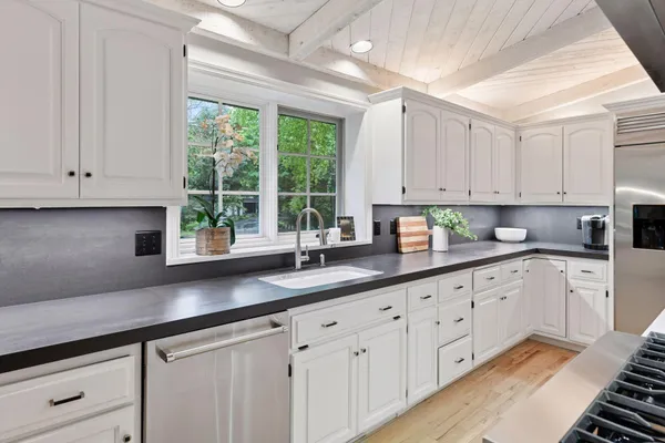 $1,695,000 | 461 Peavey Lane, Wayzata, MN 55391