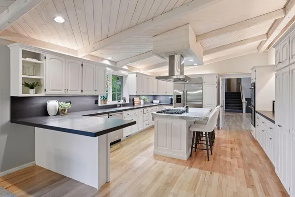 $1,695,000 | 461 Peavey Lane, Wayzata, MN 55391