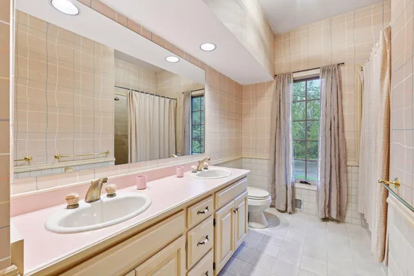 $1,695,000 | 461 Peavey Lane, Wayzata, MN 55391