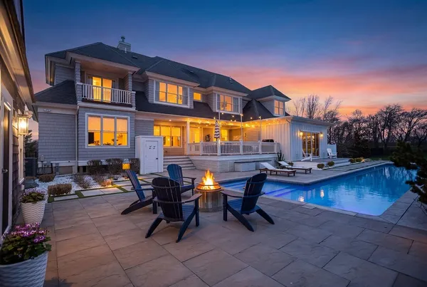 $3,995,000 | 99 Meadowlark Lane, Portsmouth, RI 02871