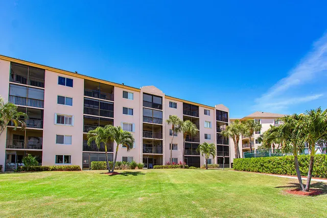 $2,500 | 275 Palm Avenue, Unit A201, Jupiter, FL 33477