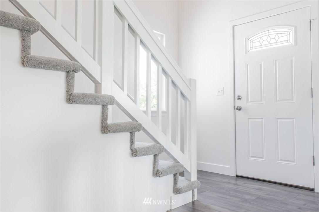 17916 Tester Road Snohomish, WA 98290 - Photo 5 of 28 a view of entryway