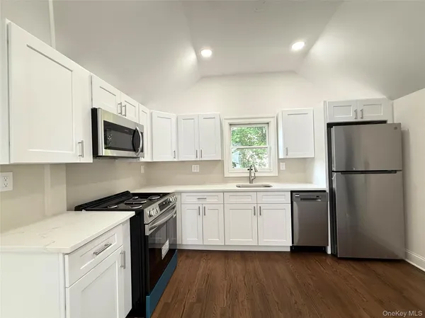 $3,250 | 9 East Carver Street, Huntington, NY 11743
