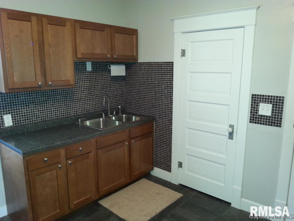1216 Milton Springfield, IL 62702 - Photo 7 of 13