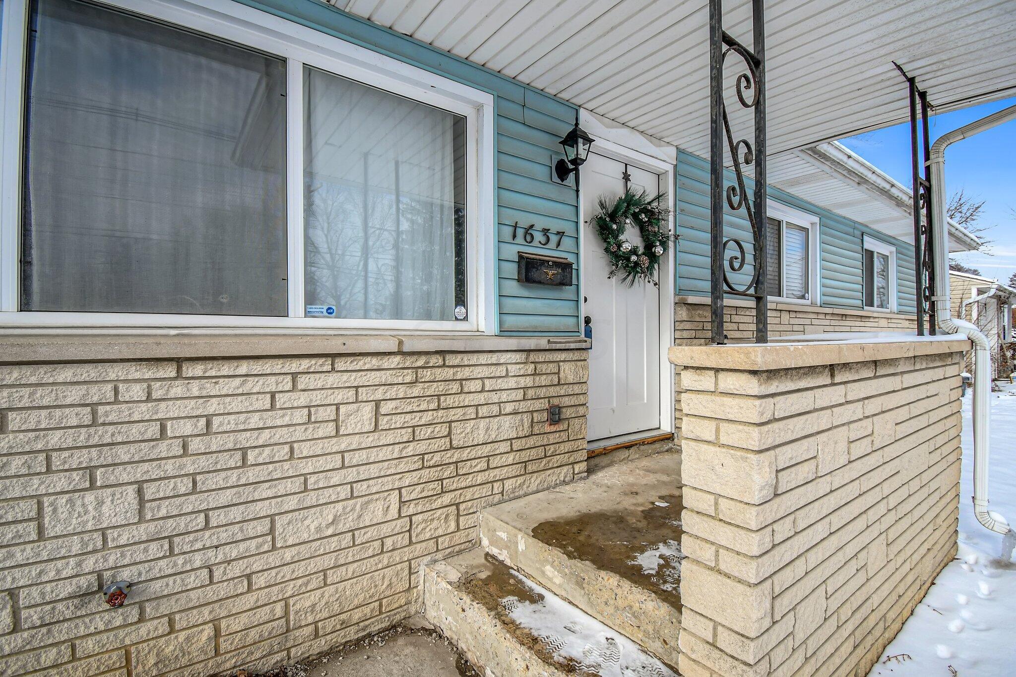 1637 Courtright Road Columbus, OH 43227 - Photo 2 of 33 5-web-or-mls-1637-courtright-rd