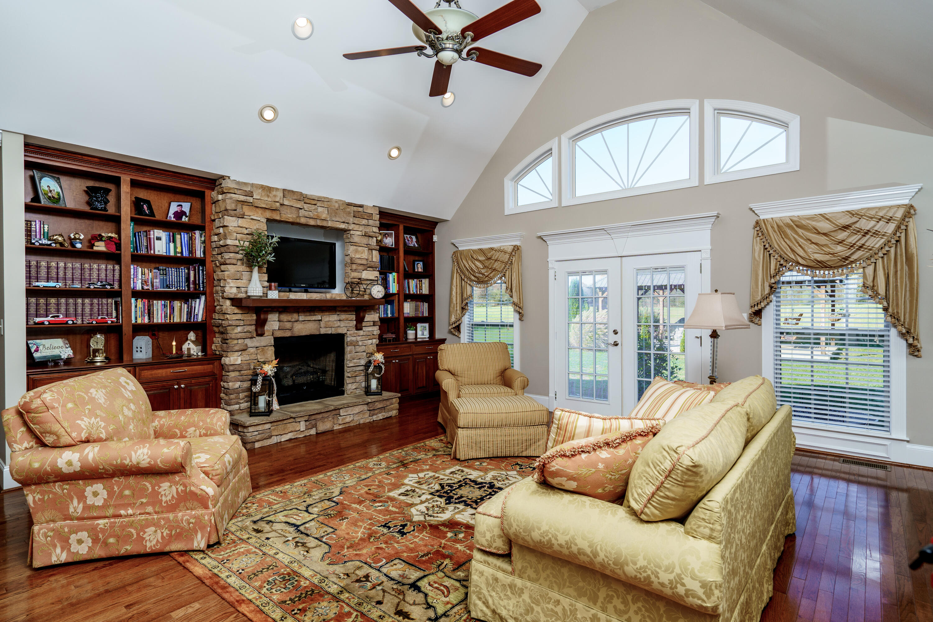 268 Peavine Road Ringgold, GA 30736 - Photo 19 of 67 Living Room