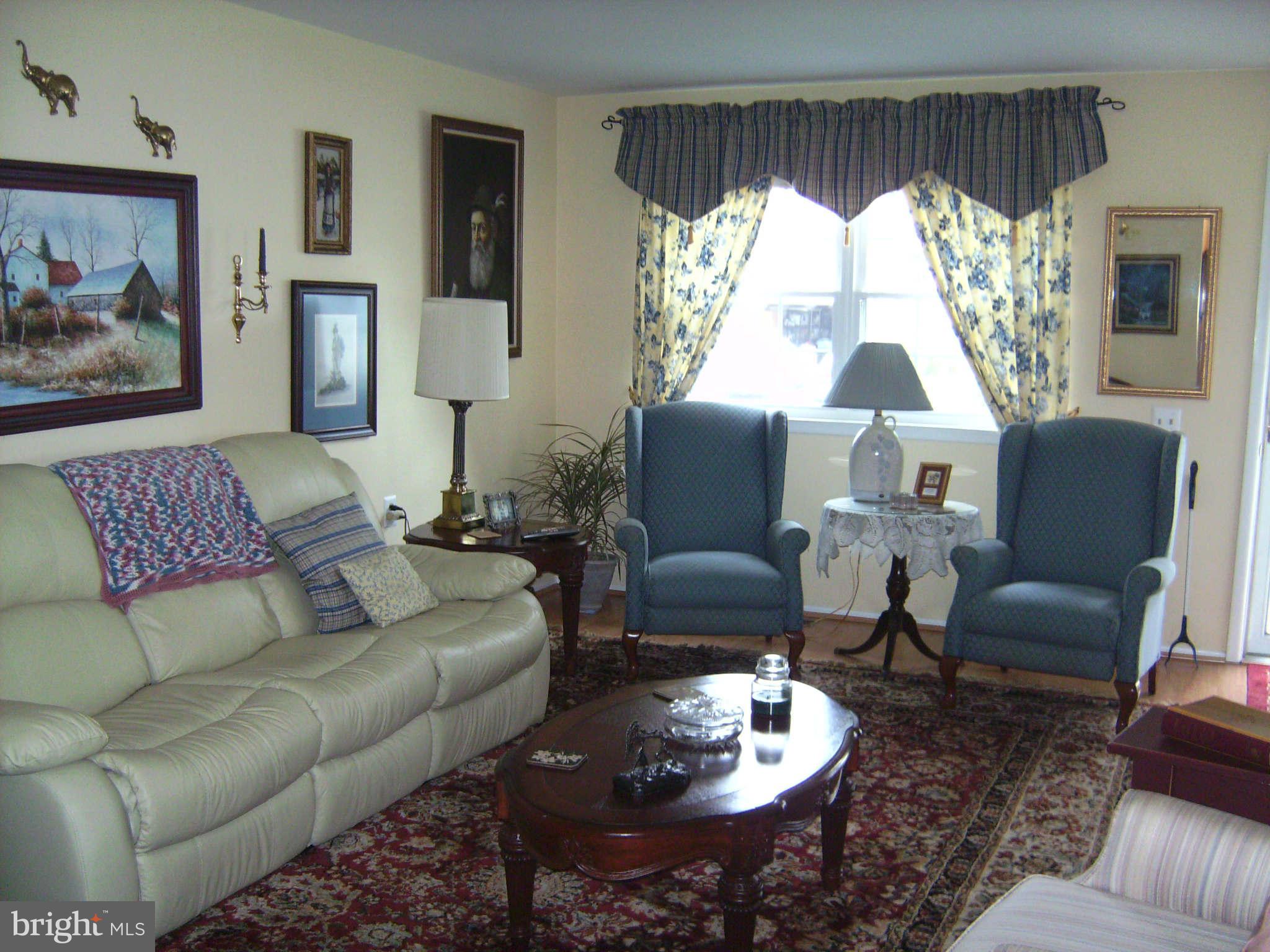 7068 Catalpa Road Frederick, MD 21703 - Photo 11 of 22 Living Room