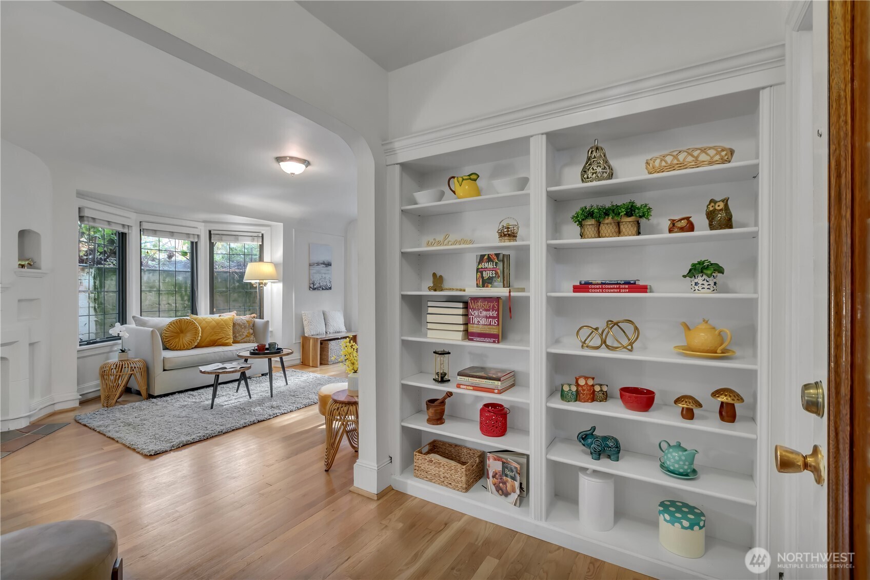 1101 17th Avenue, Unit 101 Seattle, WA 98122 - Photo 9 of 25 a living room with furniture and a book shelf