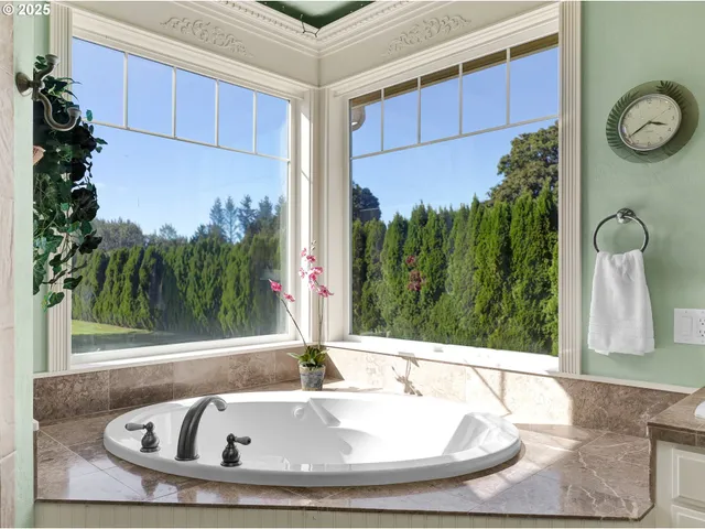 $1,500,000 | 2011 River Loop 1, Eugene, OR 97404