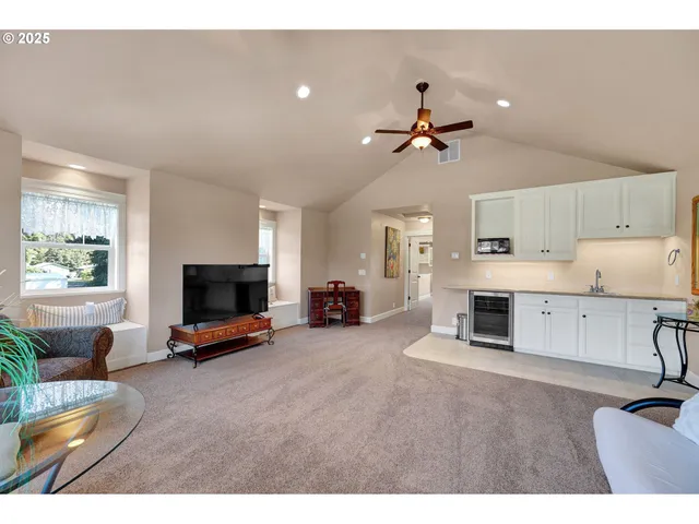 $1,500,000 | 2011 River Loop 1, Eugene, OR 97404