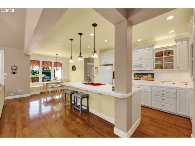 $1,500,000 | 2011 River Loop 1, Eugene, OR 97404