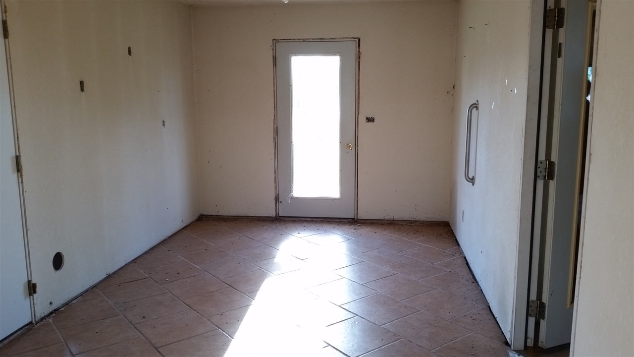15946 East State Line Road Durand, IL 61024 - Photo 20 of 25 a view of a hallway with a window