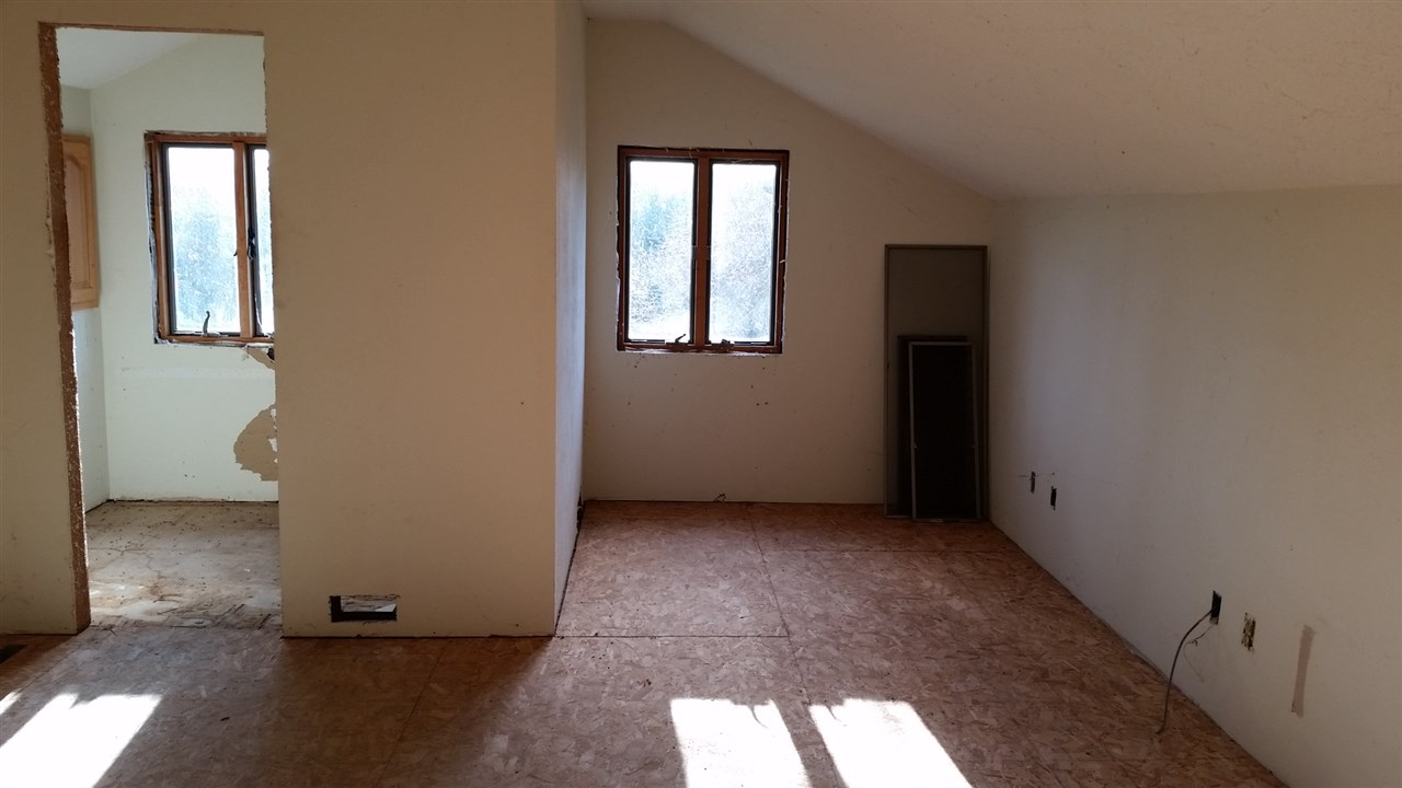 15946 East State Line Road Durand, IL 61024 - Photo 7 of 25 an empty room with windows