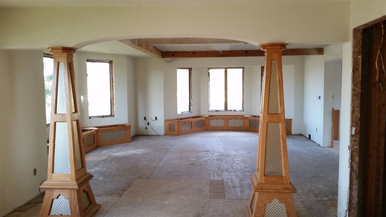 15946 East State Line Road Durand, IL 61024 - Photo 9 of 25 a view of an empty room and window