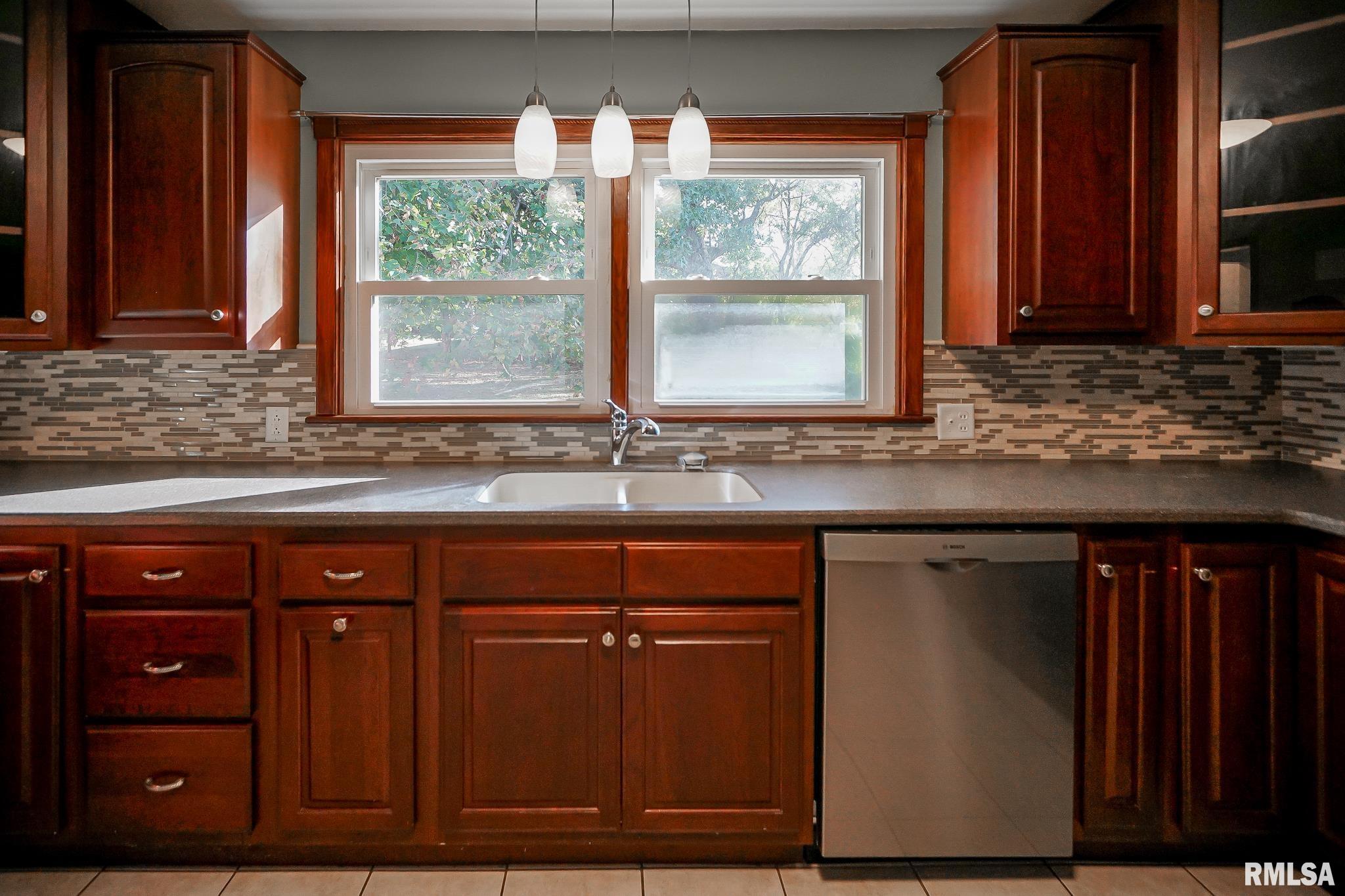 1634 West Alta Road Peoria, IL 61615 - Photo 12 of 63 Gallery Image 12