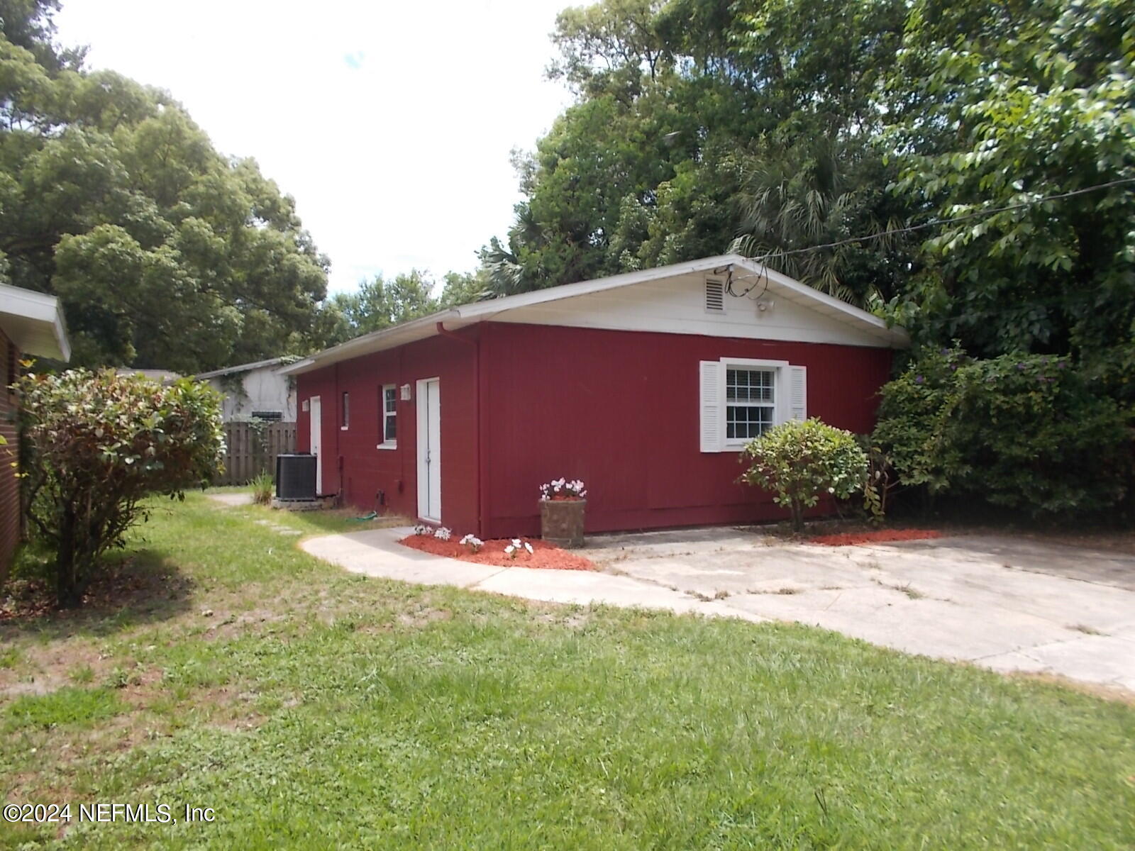 5730 Cruz Road Jacksonville, FL 32207 - Photo 2 of 17 Corner View