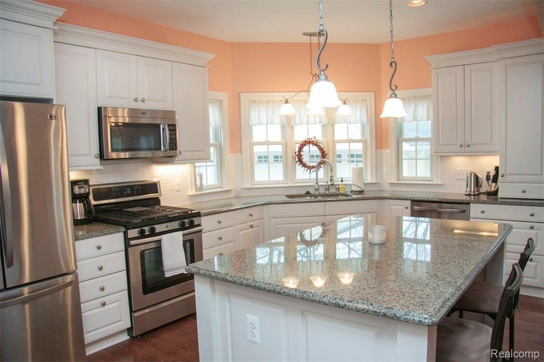 1331 Oak Street Rochester, MI 48307 - Photo 11 of 39 kit2.jpg