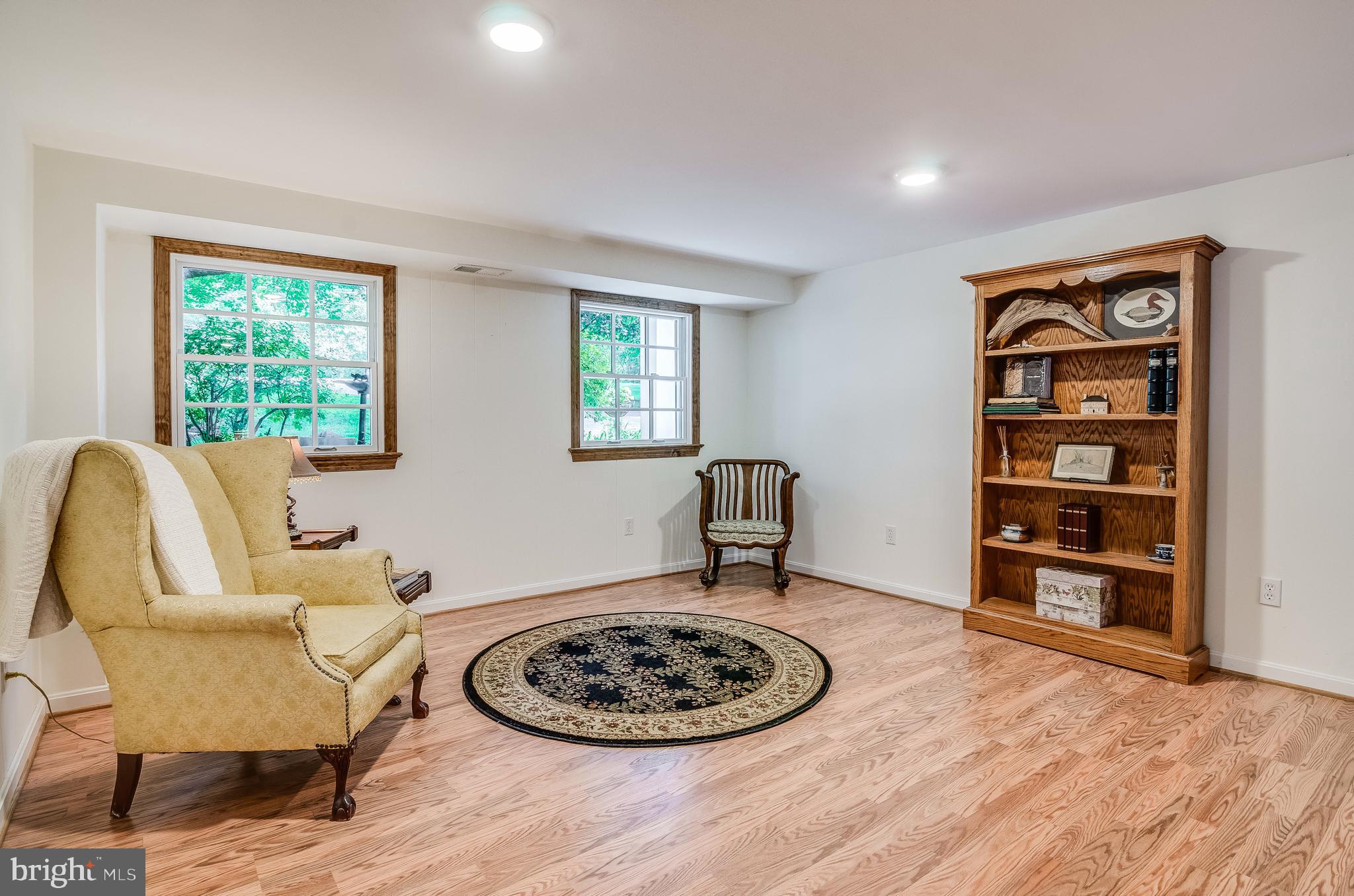 14212 Lewisdale Road Clarksburg, MD 20871 - Photo 25 of 43 Daylight all around