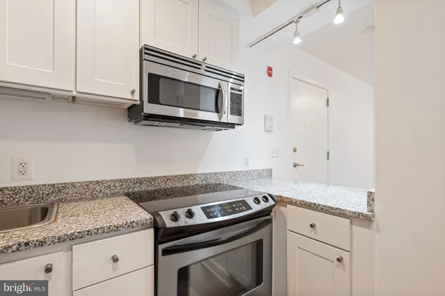 $1,950 | 1314 Massachusetts Avenue Northwest, Unit 608, Washington, DC 20005