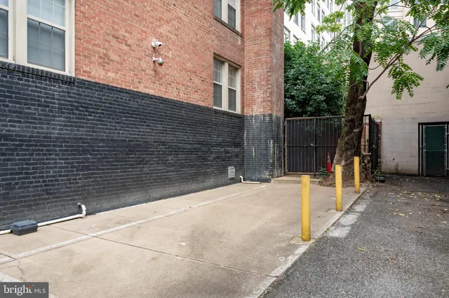 $1,950 | 1314 Massachusetts Avenue Northwest, Unit 608, Washington, DC 20005