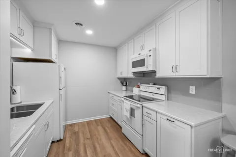 $195,000 | 450 West Downer Place, Unit 4C, Aurora, IL 60506