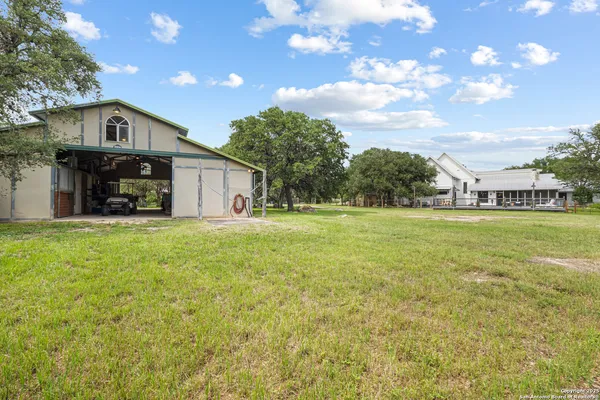 a view of a yard with a large park