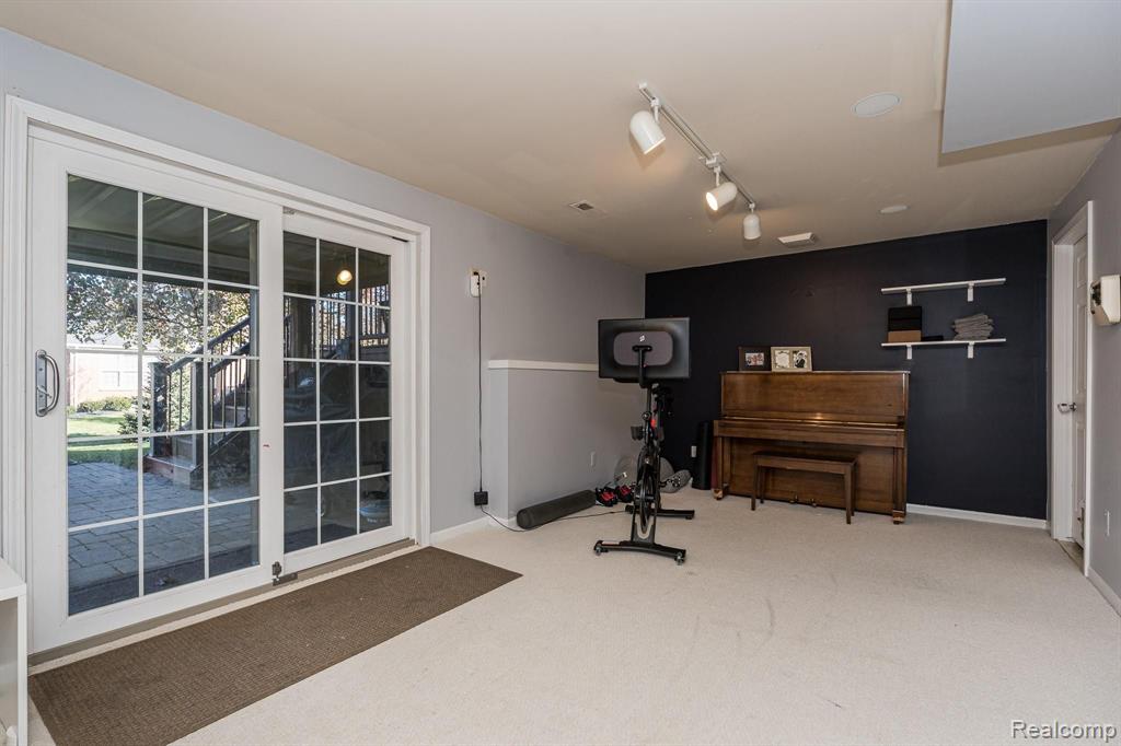 4245 Holly Lane Rochester, MI 48306 - Photo 35 of 48 Gallery Image 35
