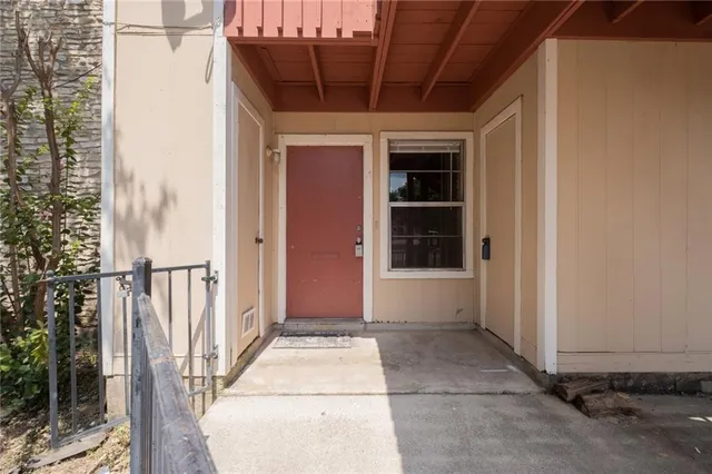 $1,025 | 211 Briarwood Drive, Unit A, Georgetown, TX 78628