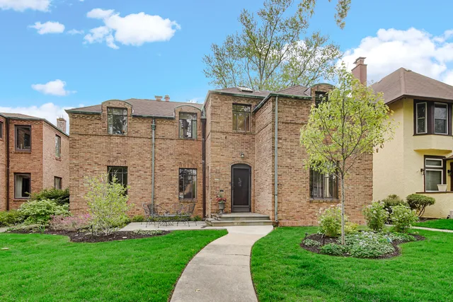 $775,000 | 9305 South Hoyne Avenue, Chicago, IL 60643