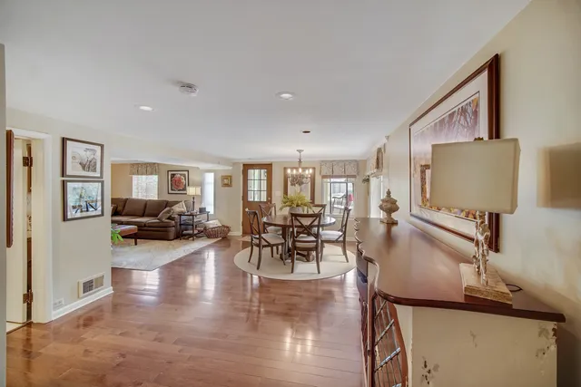 $775,000 | 9305 South Hoyne Avenue, Chicago, IL 60643