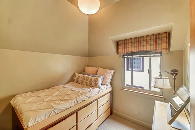 $775,000 | 9305 South Hoyne Avenue, Chicago, IL 60643