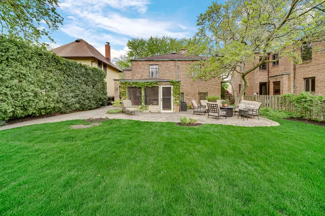 $775,000 | 9305 South Hoyne Avenue, Chicago, IL 60643