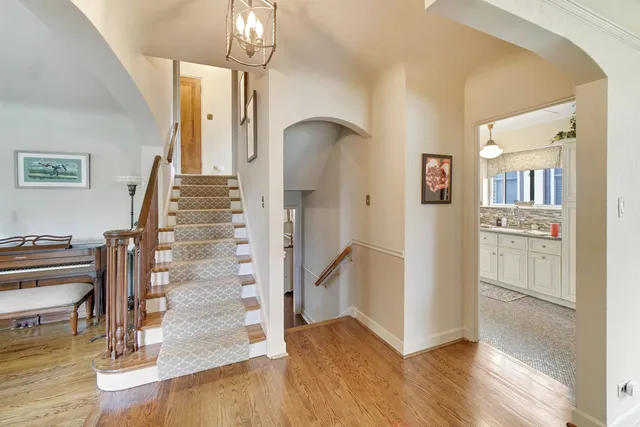 $775,000 | 9305 South Hoyne Avenue, Chicago, IL 60643