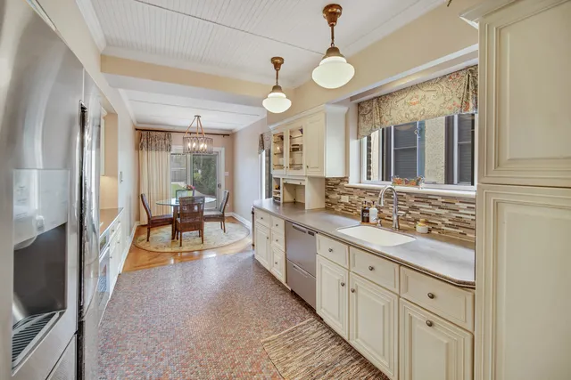 $775,000 | 9305 South Hoyne Avenue, Chicago, IL 60643