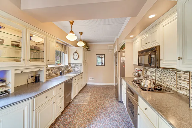 $775,000 | 9305 South Hoyne Avenue, Chicago, IL 60643