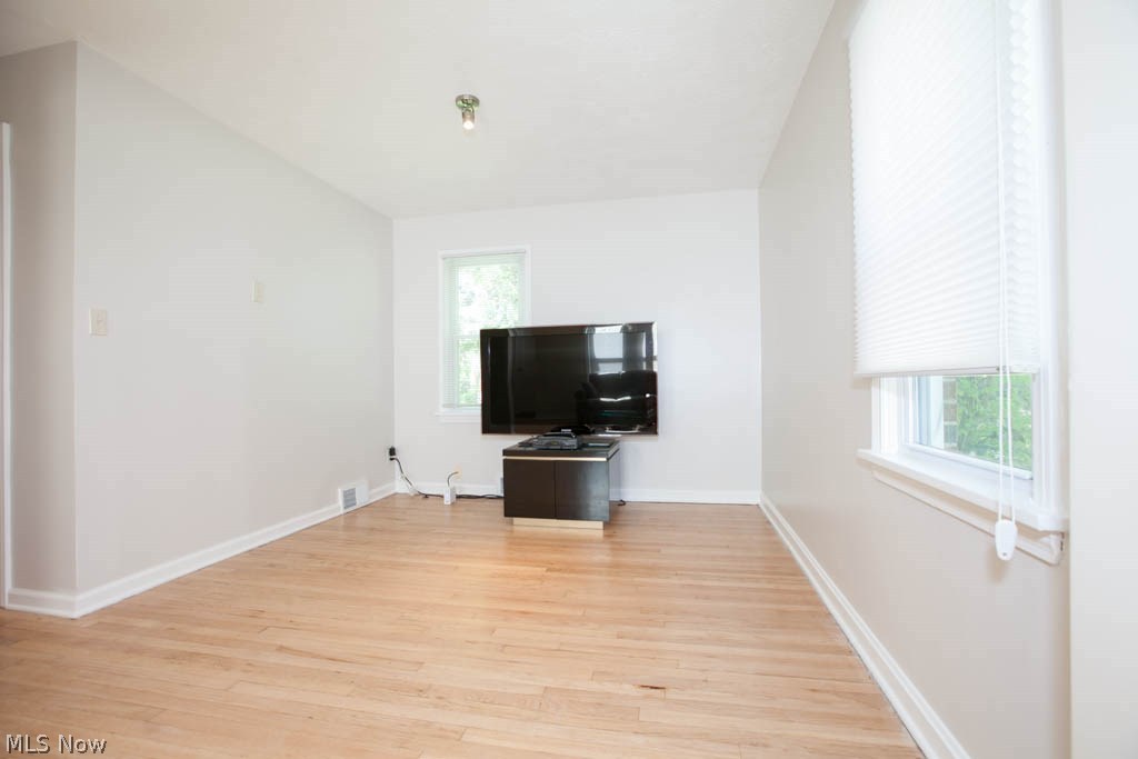 1356 Avondale Road Cleveland, OH 44121 - Photo 13 of 35 Great for an office or den or kids play area