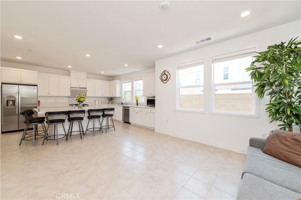 243 Yerba Irvine, CA 92618 - Photo 8 of 37