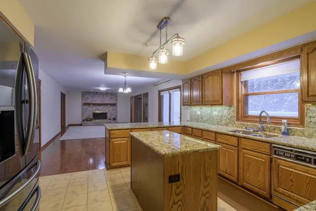 $560,000 | 1995 Salem Road, Elgin, IL 60123