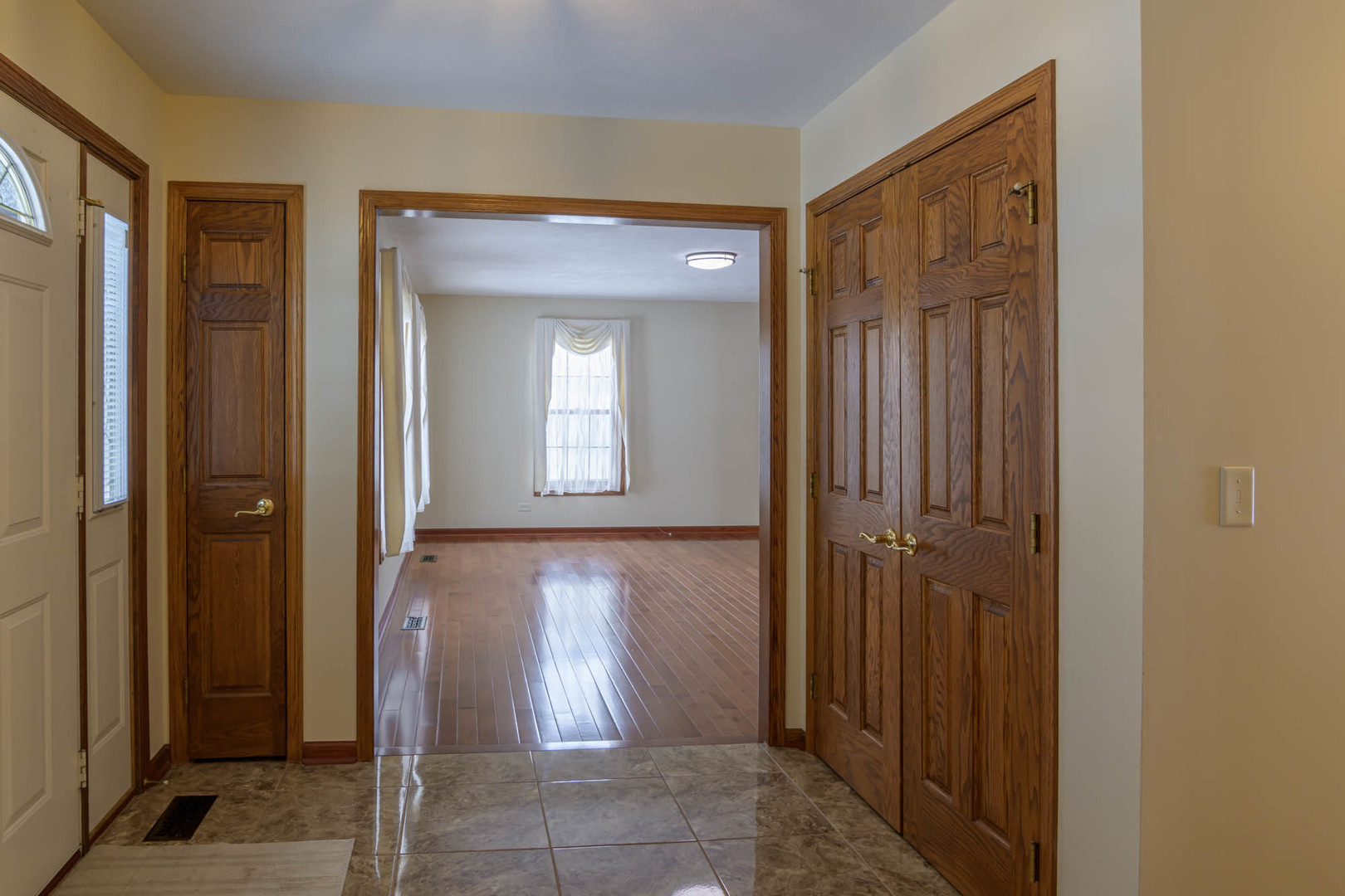 1995 Salem Road Elgin, IL 60123 - Photo 3 of 29 a view of a hallway with wooden floor