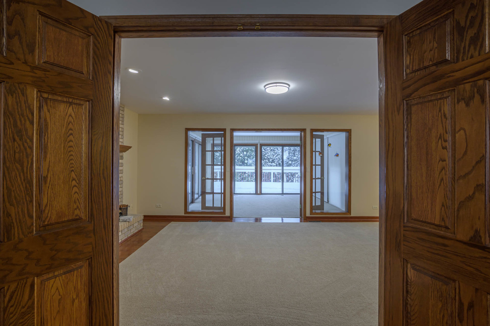 1995 Salem Road Elgin, IL 60123 - Photo 8 of 29 a view of an empty room with a window