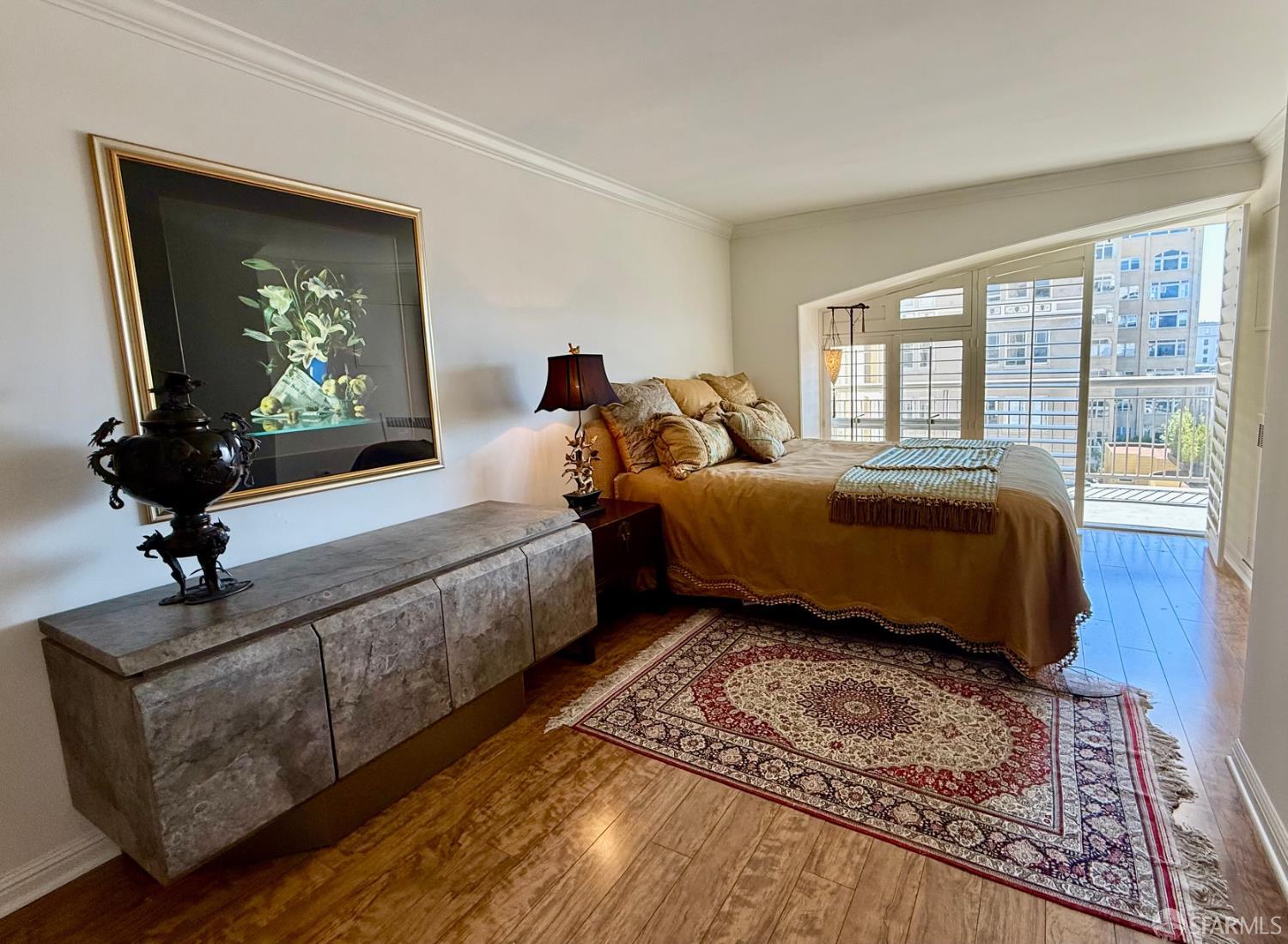 2200 Pacific Avenue, Unit 8E San Francisco, CA 94115 - Photo 11 of 36 a bed room with bed and a window