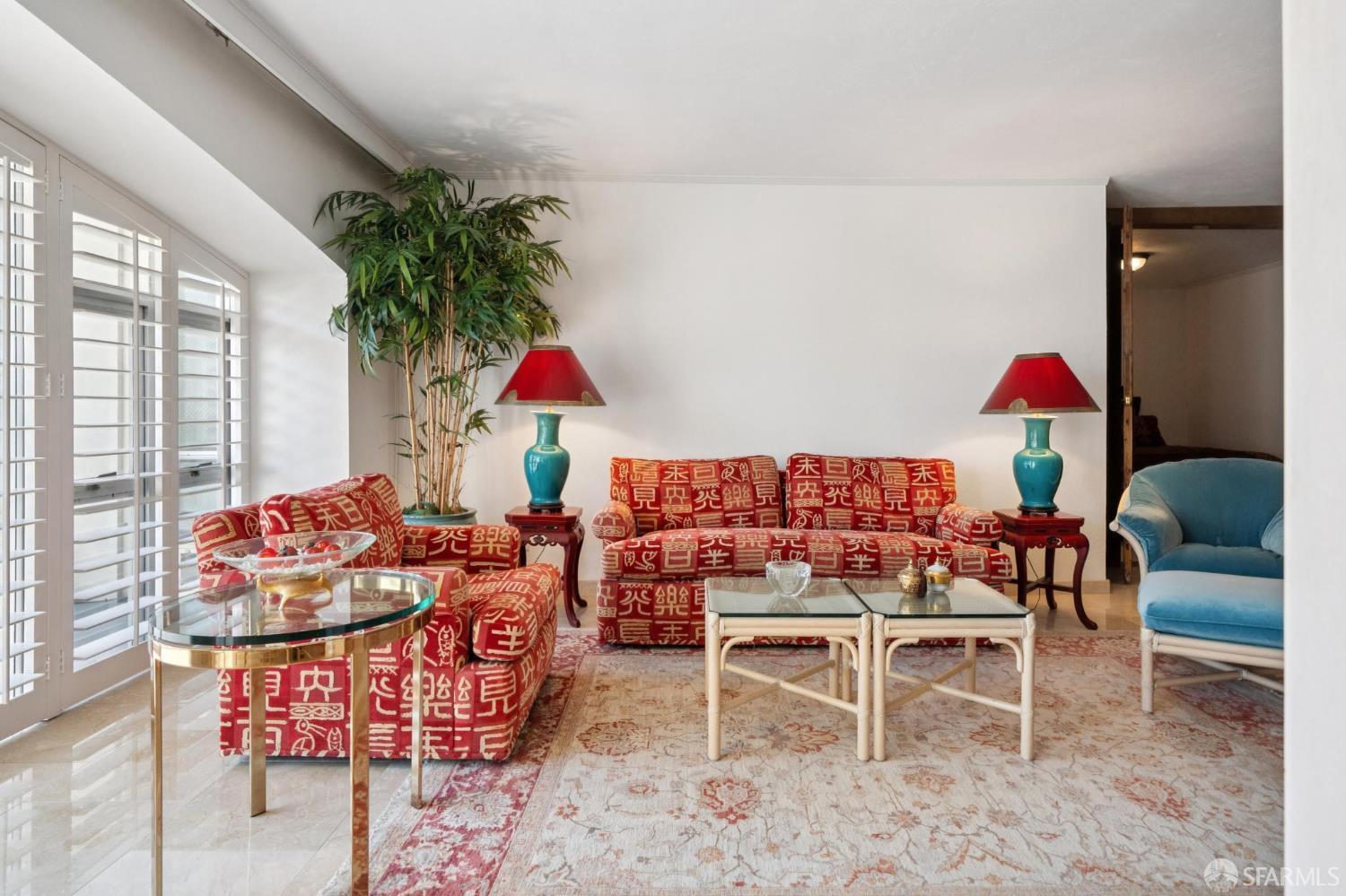 2200 Pacific Avenue, Unit 8E San Francisco, CA 94115 - Photo 7 of 36 a living room filled with furniture and a potted plant