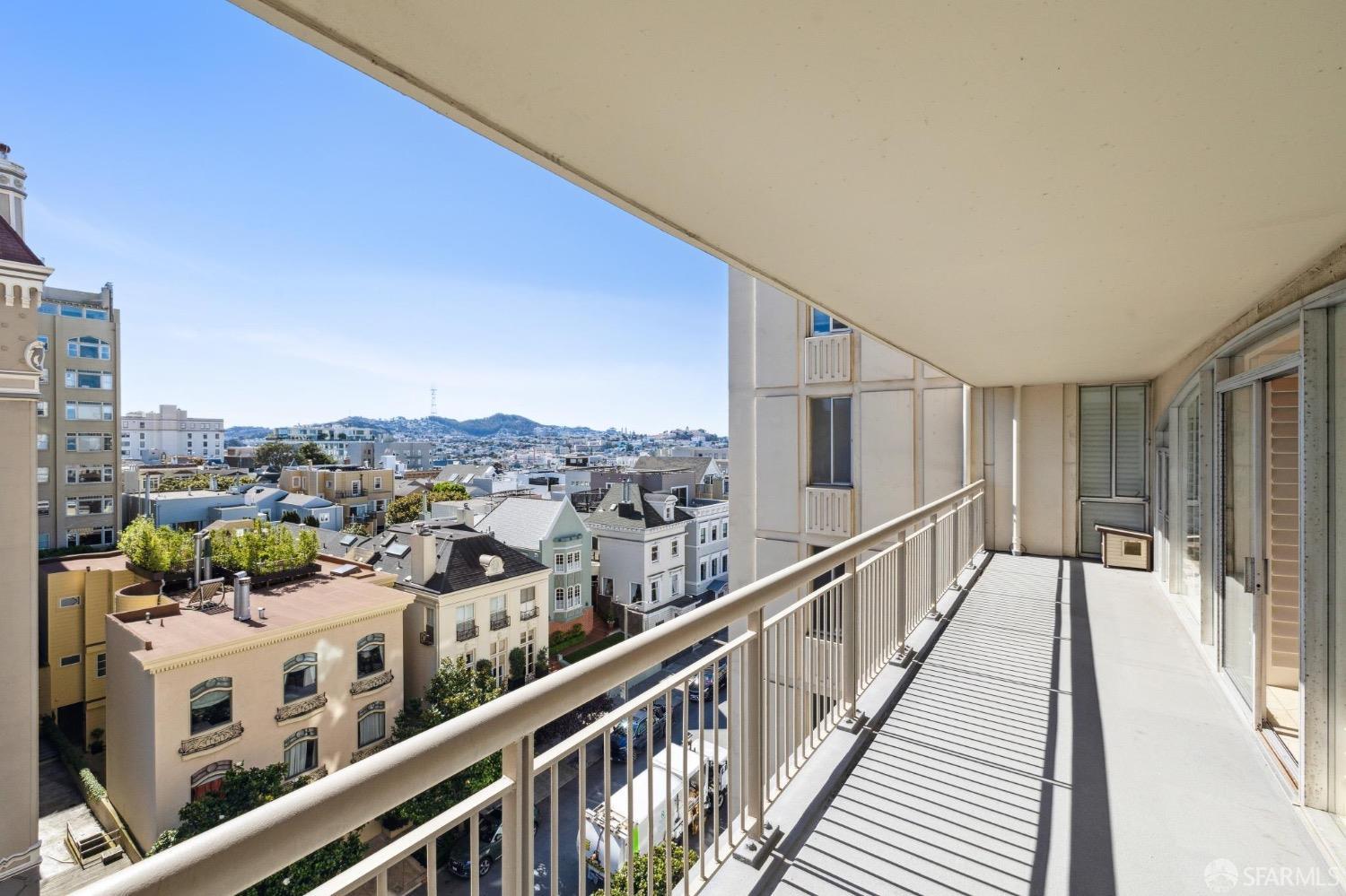 2200 Pacific Avenue, Unit 8E San Francisco, CA 94115 - Photo 9 of 36 a view of a balcony with city view