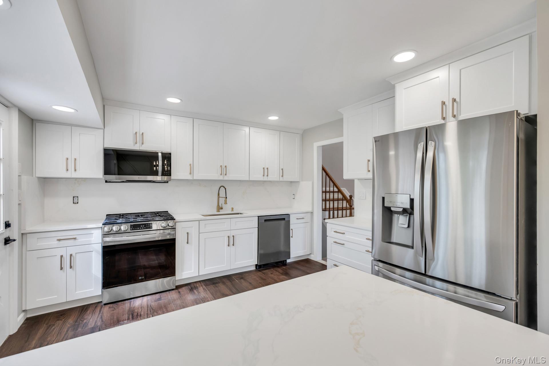 48 Earl Road Melville, NY 11747 - Photo 4 of 19