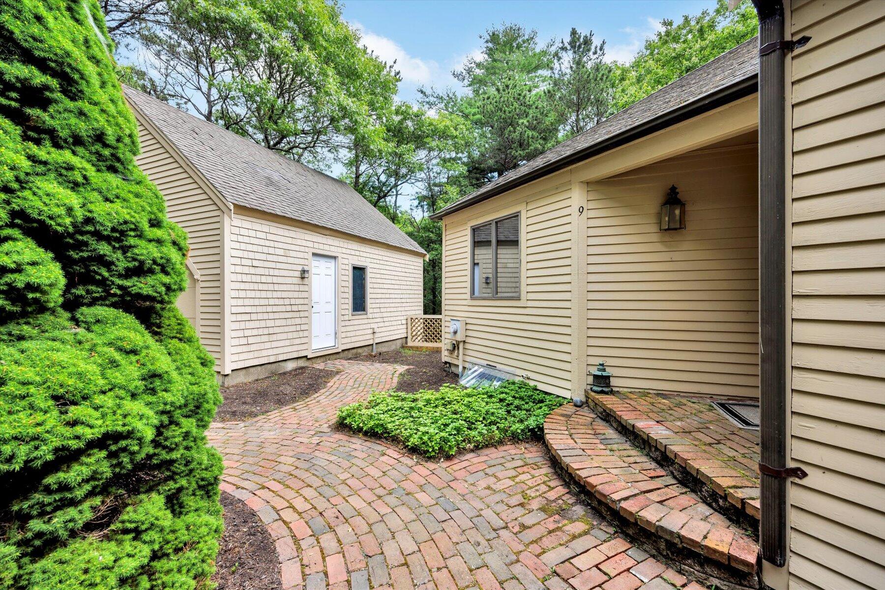 9 North Way Mashpee, MA 02649 - Photo 2 of 31 06-889A6962