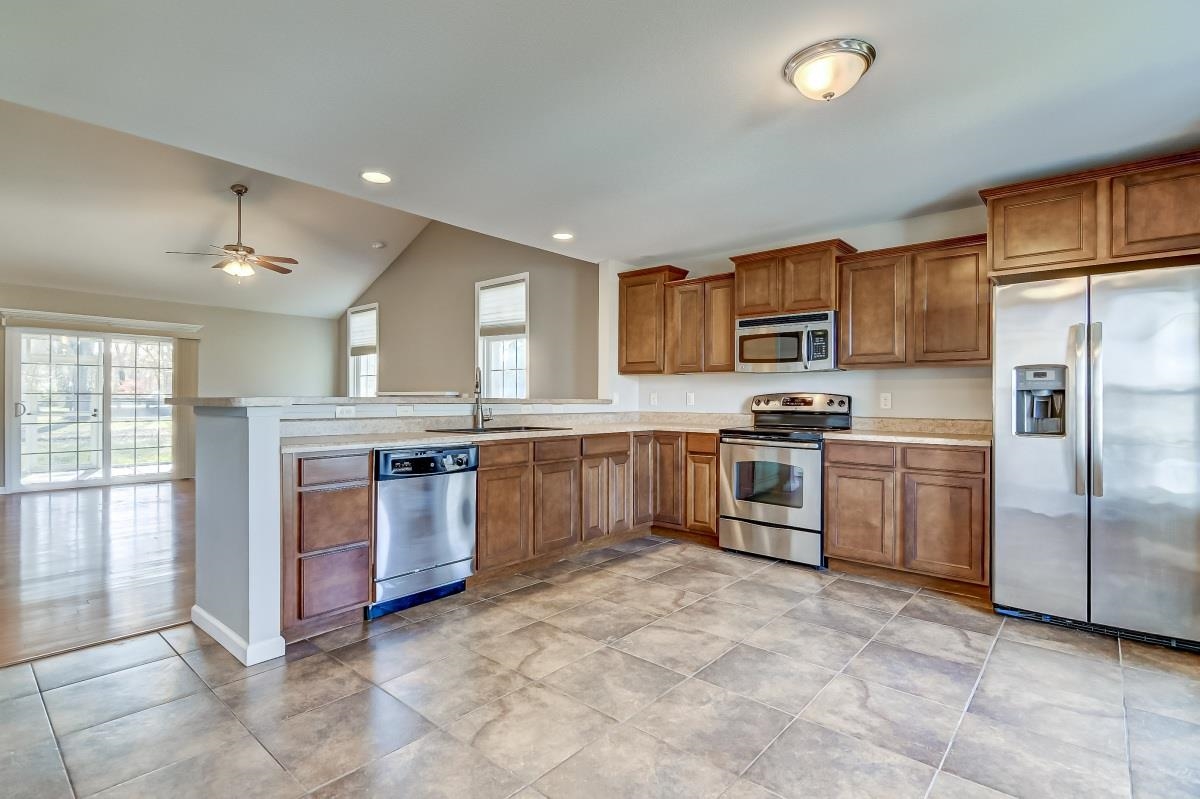 1072 Ravina Drive Chatham, IL 62629 - Photo 2 of 27 Gallery Image 2