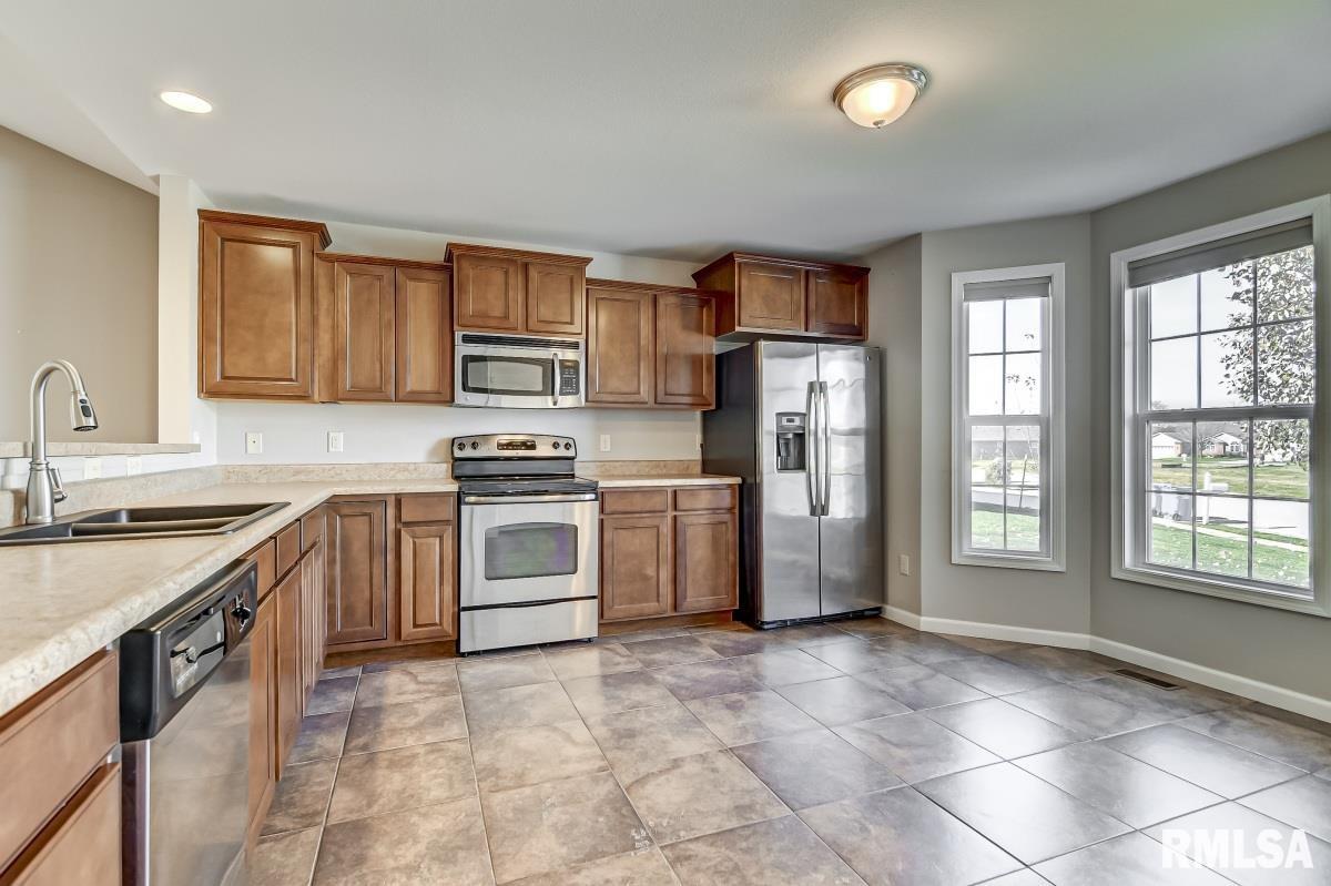 1072 Ravina Drive Chatham, IL 62629 - Photo 4 of 27 Gallery Image 4