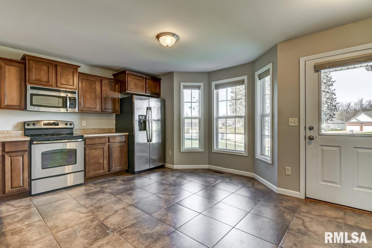 1072 Ravina Drive Chatham, IL 62629 - Photo 5 of 27 Gallery Image 5